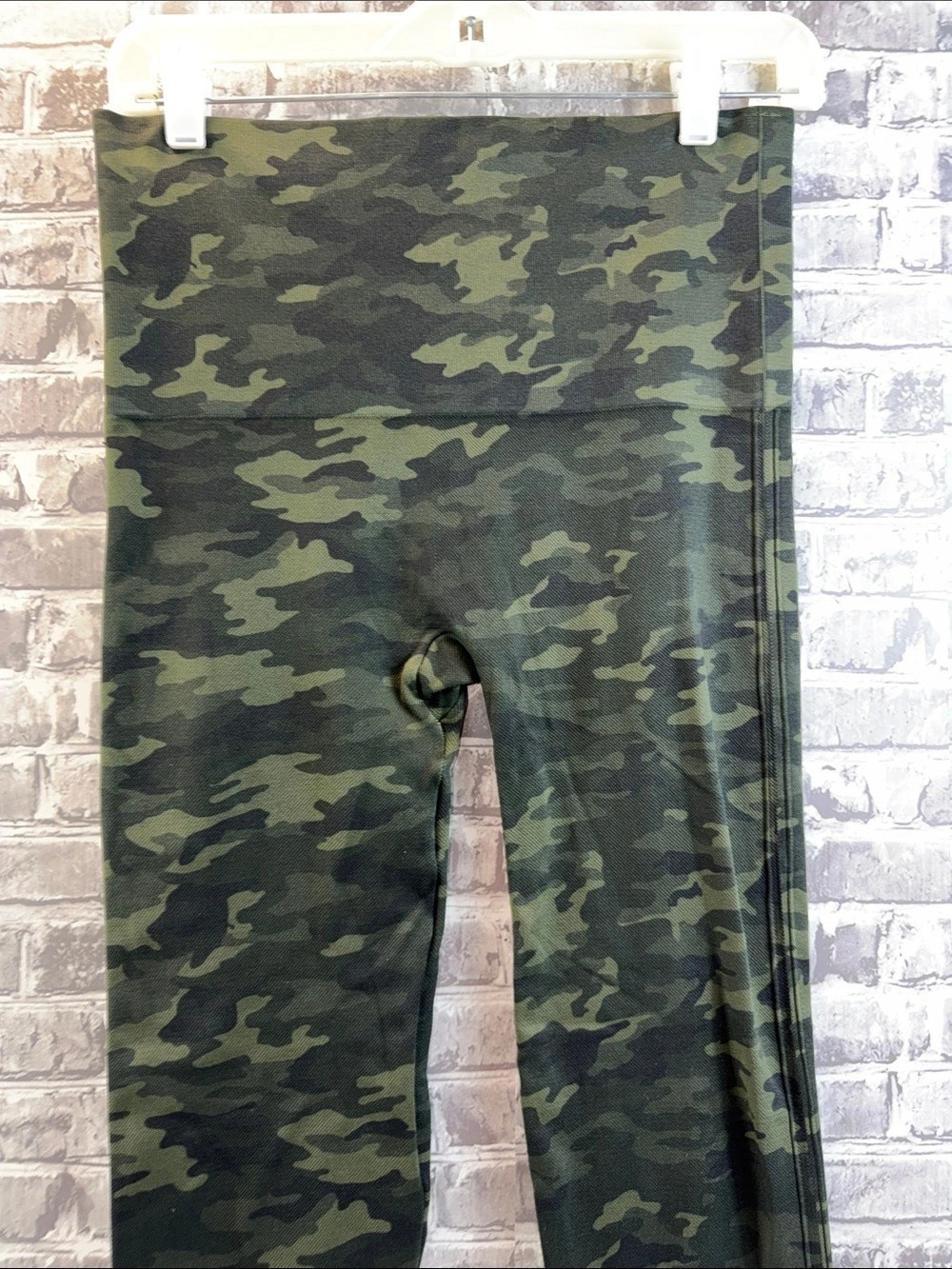 SPANX Look At Me Now Seamless Leggings - Green Camo Leggings Green & Black Large
